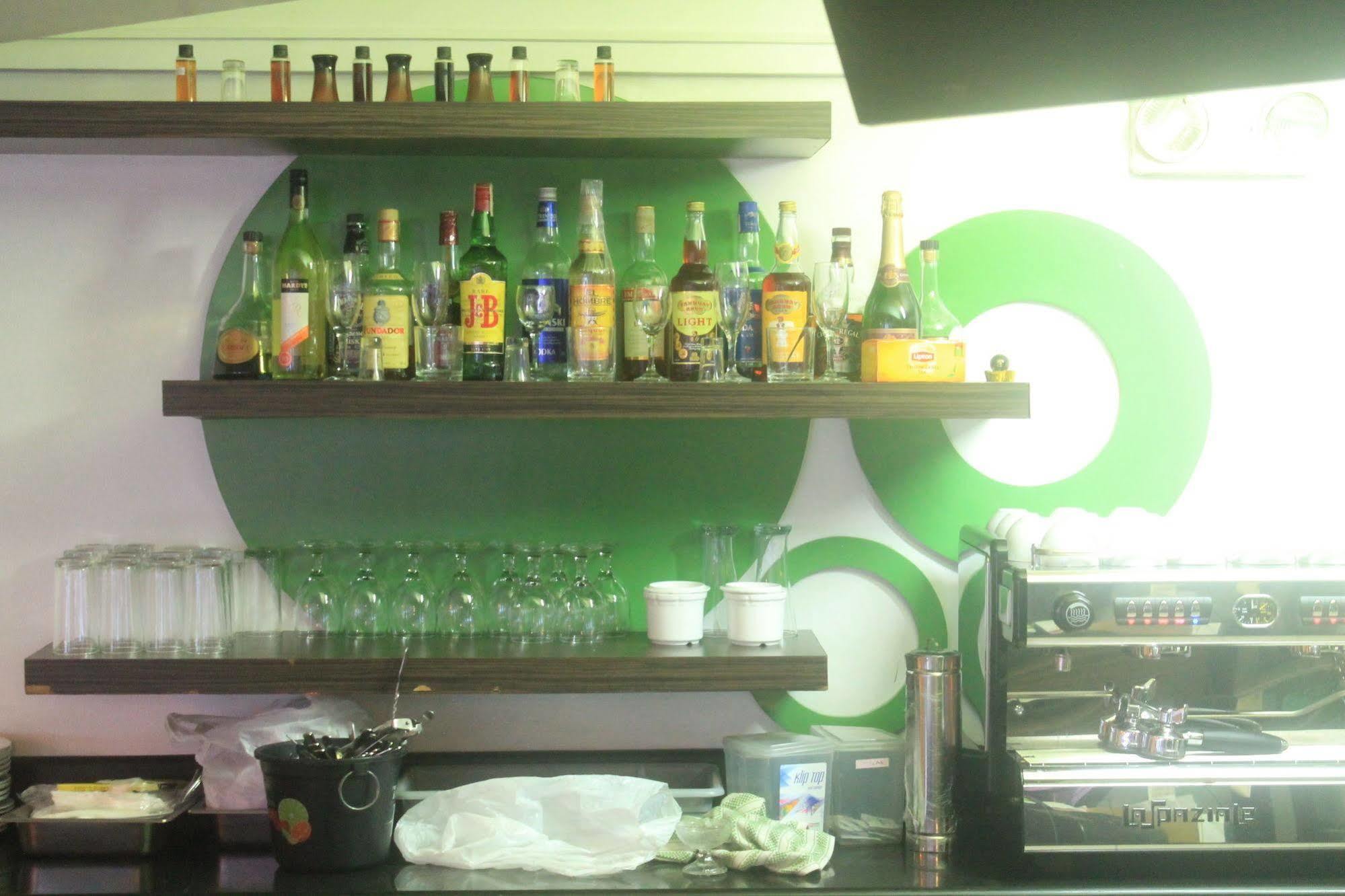 Orange Nest Hotel Манила Экстерьер фото